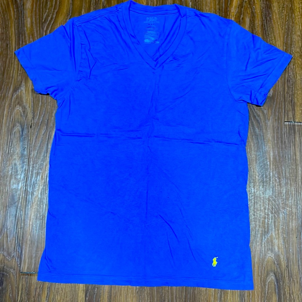 I’m new condition Polo v neck!!